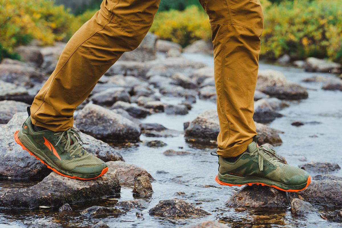 La Sporttock Shop -La Sporttock Shop Hiking shoes water crossing in Altra Lone Peak 8